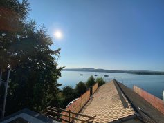 Vue panoramique sur le lac
